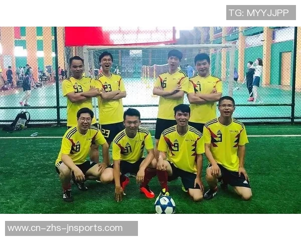 成都足球明星赛拉拉队热情助阵展现青春活力与团队精神